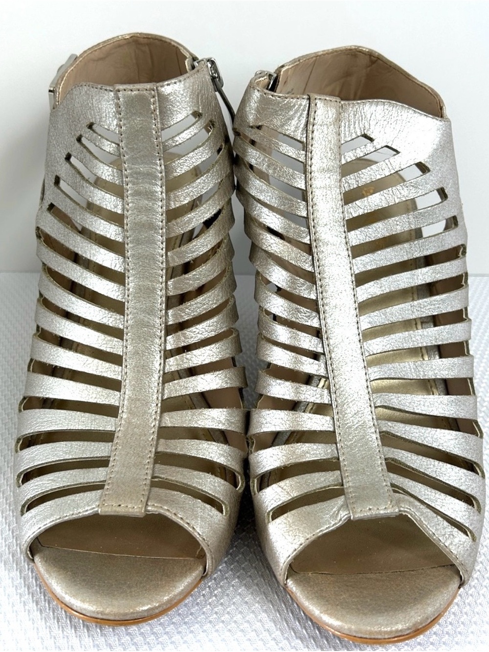 Coach and Four Size Women’s 8.5 Silver Open Toe Gladiator Heels Zip Buckle Close